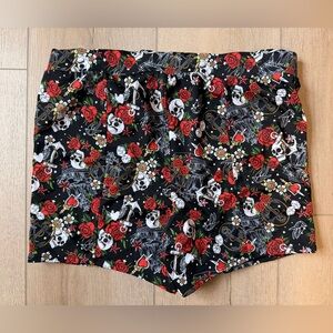 🌶️ Torrid Black Shorts with Red Rose and Skull Design. Size 2